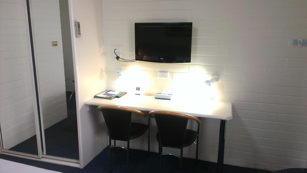 Oval Motel - Murray Bridge Room photo